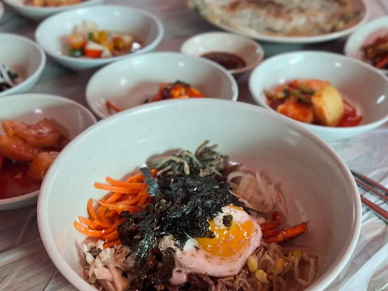 푸짐한 산채비빔밥