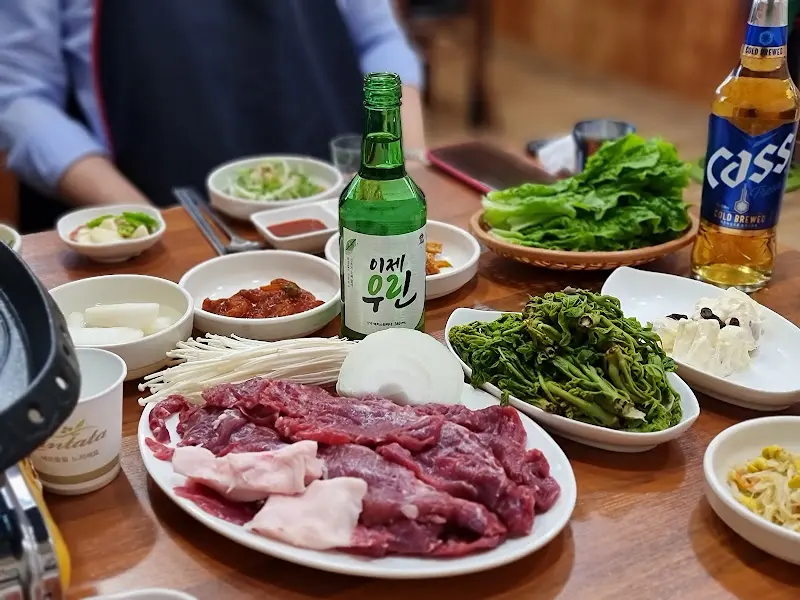 신선한 갈매기살 한 상 차림