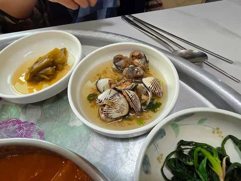 다양한 밑반찬들