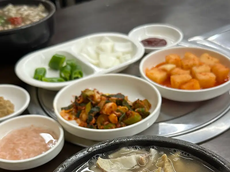 오문창순대국밥 기본 반찬