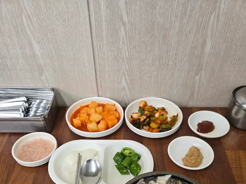 오문창순대국밥 깍두기