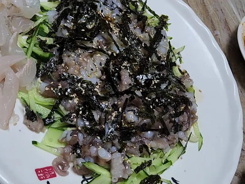 싱싱한 낙지 탕탕이