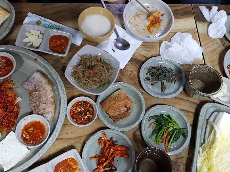 두부보쌈정식 한 상 차림