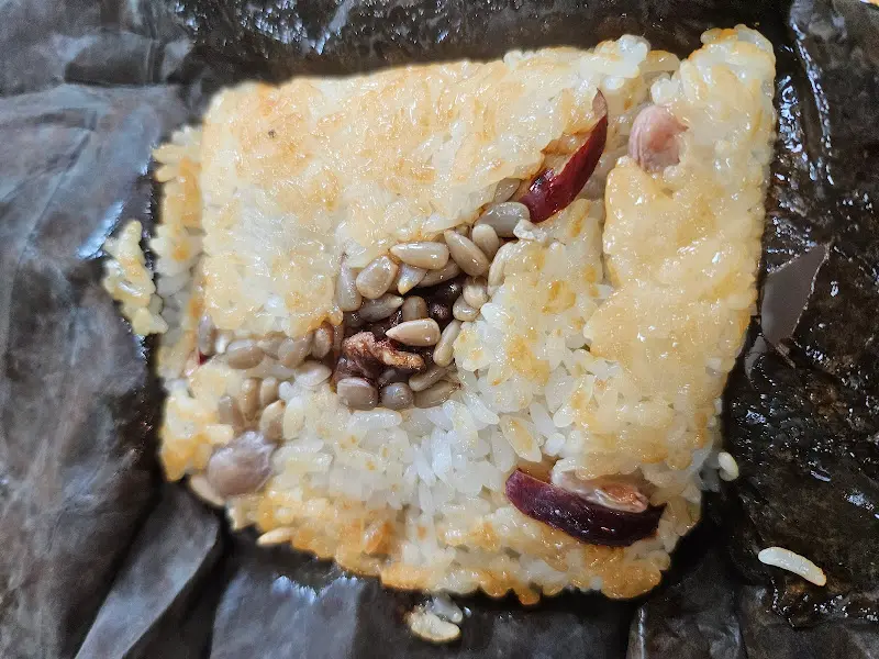 향긋한 연잎 향이 가득한 연잎밥