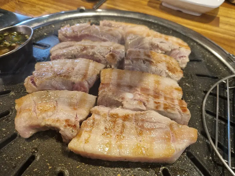 신비한돈 삼겹살 단면