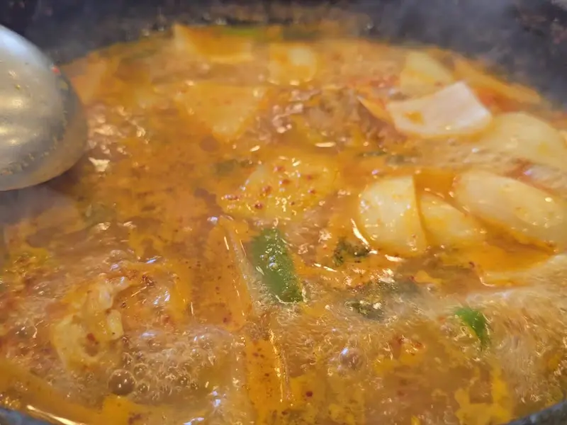 보글보글 끓는 사골된장국