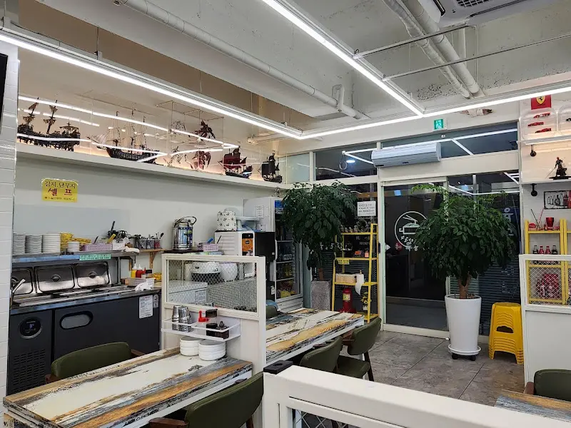 깔끔한 식당 내부