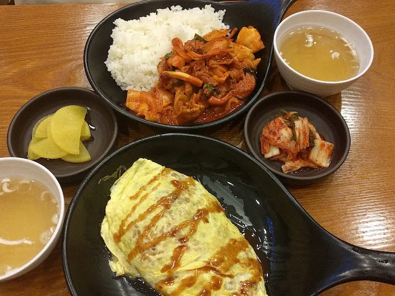 정갈하게 차려진 한 상