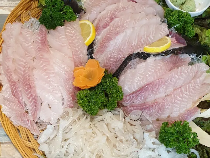 윤기가 흐르는 회