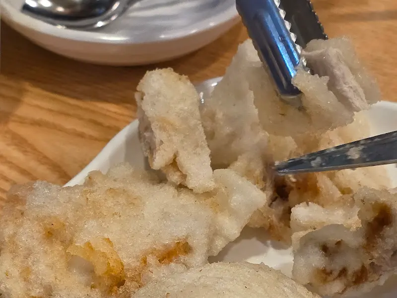 잘라놓은 탕수육의 모습