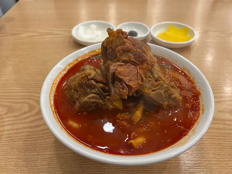 살코기가 듬뿍 붙은 등뼈