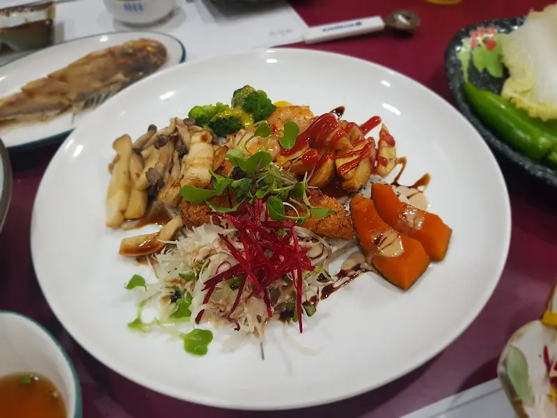 정갈하게 차려진 테이블 세팅