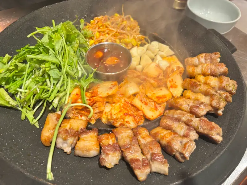 무쇠뚝삼겹 솥뚜껑 한 상