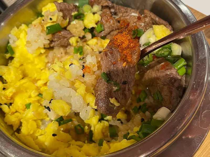 스테이크 솥밥 비주얼