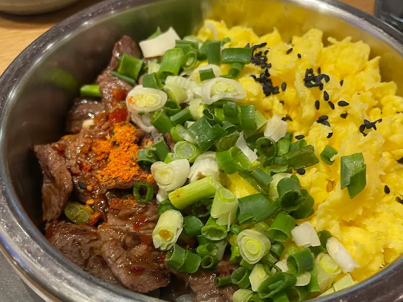 스테이크 솥밥 확대샷