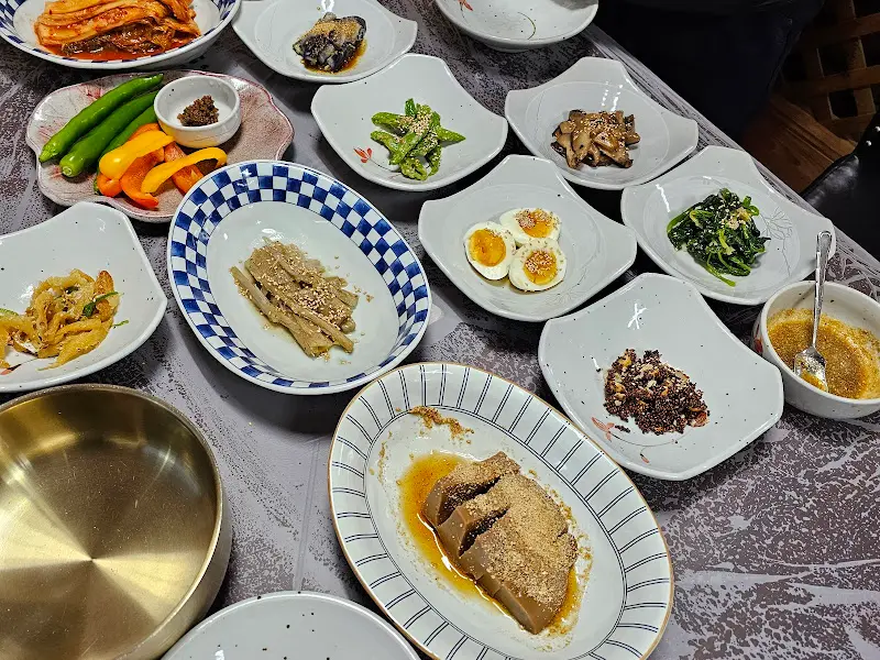 돌물레 밑반찬 전체샷