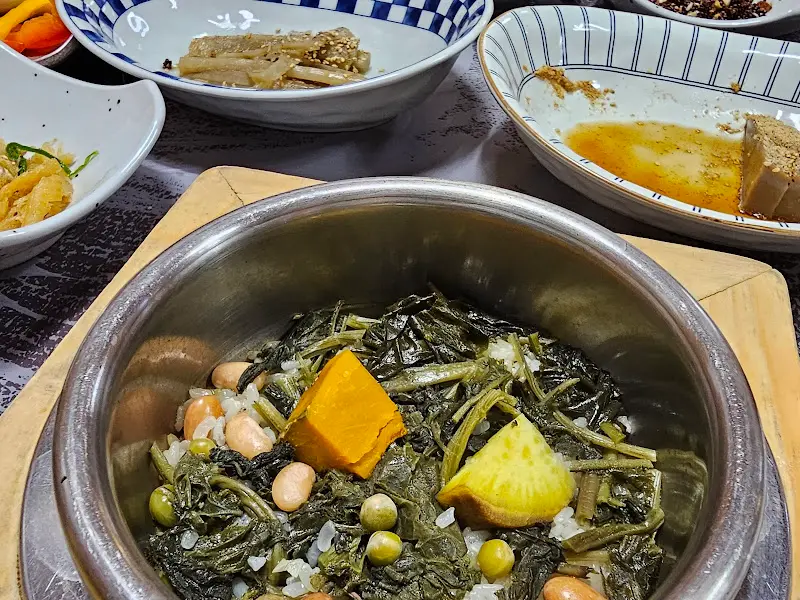 취나물 돌솥밥 근접샷