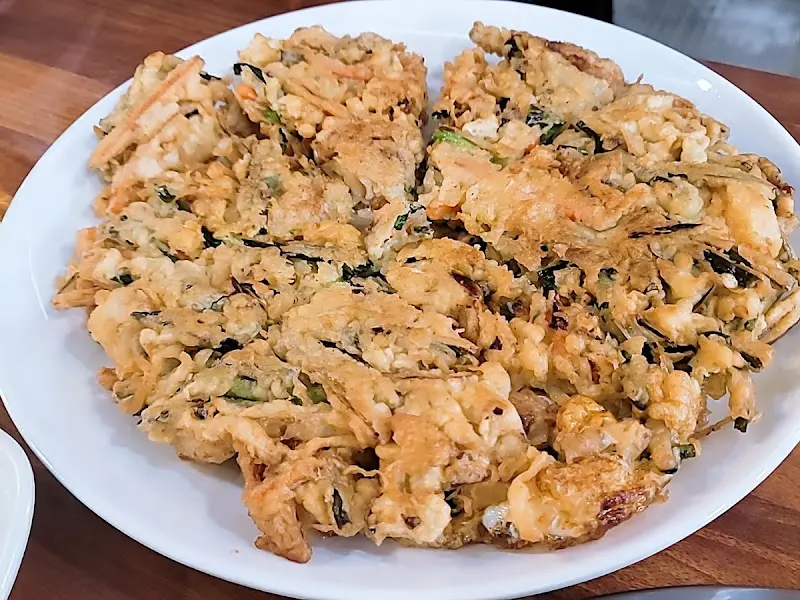 겉은 바삭, 속은 촉촉한 해물 부추전