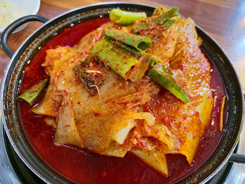 묵은지와 닭고기의 환상적인 조합