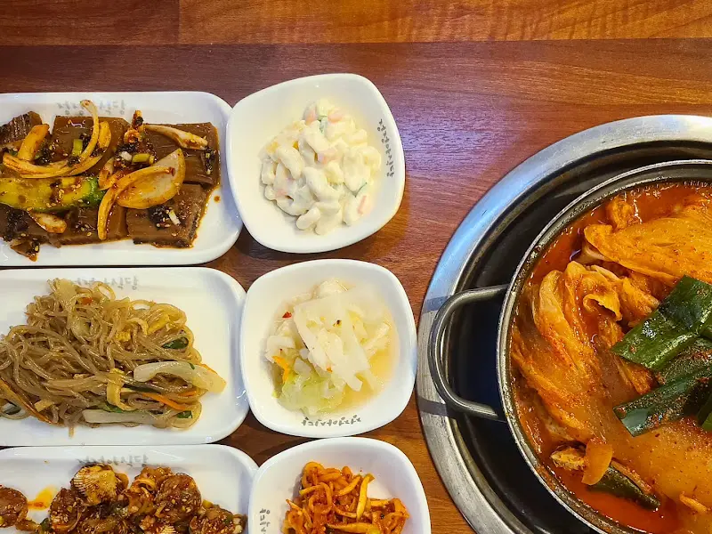 푸짐한 한 상 차림은 언제나 만족스럽다