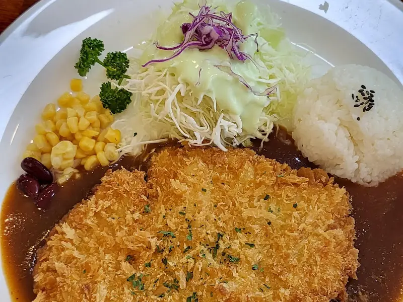 정갈하게 담겨 나온 돈가스