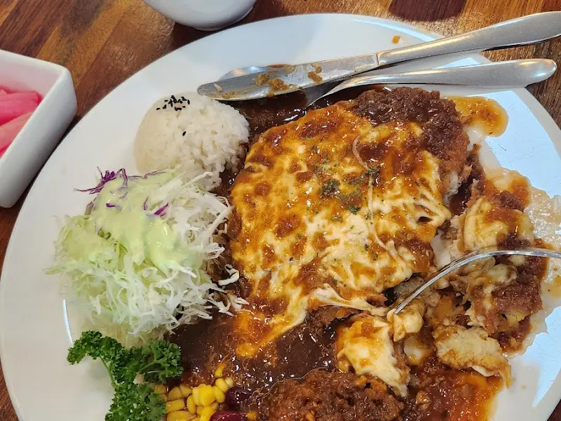 매콤한 향이 느껴지는 매운 돈가스