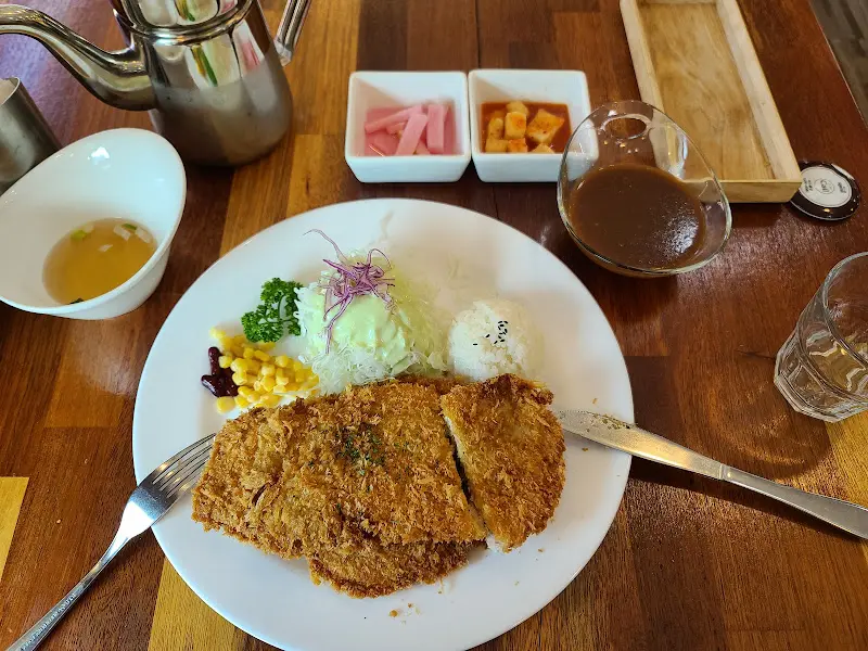 돈가스와 곁들여 먹기 좋은 반찬들