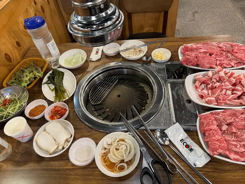 테이블 전체 풍경