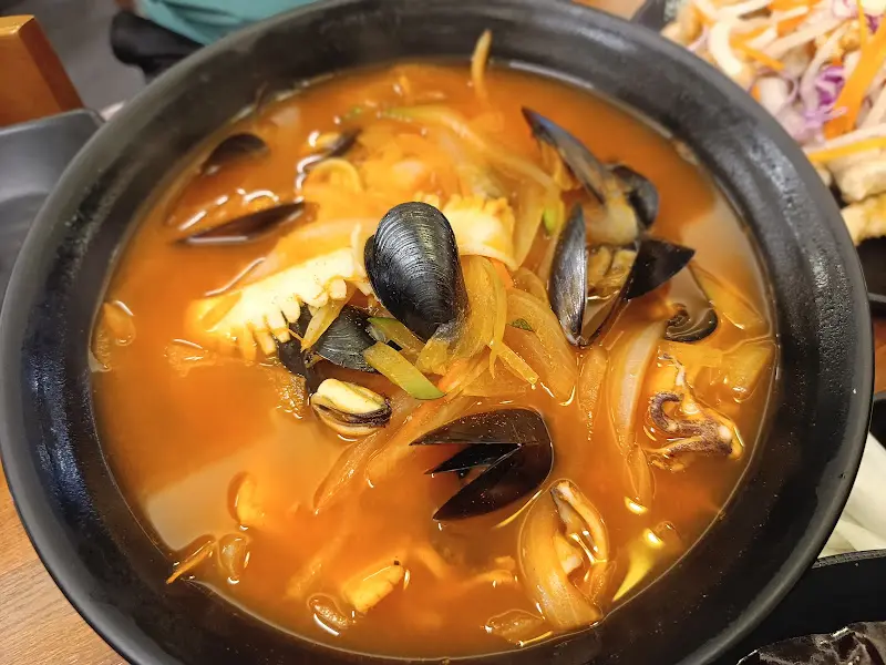 푸짐한 해산물이 인상적인 짬뽕