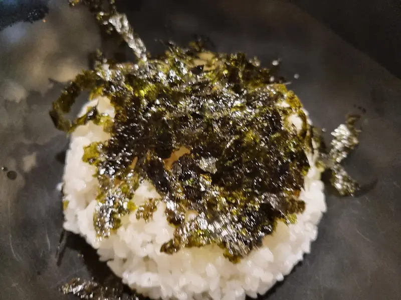 김가루가 듬뿍 뿌려진 밥