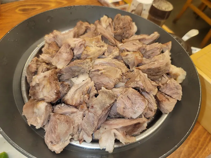 푸짐한 수육 한 접시