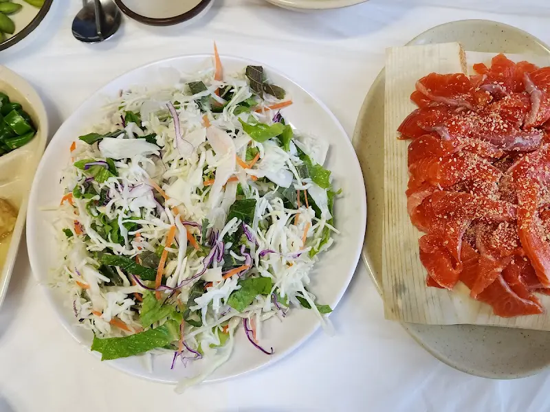 송어회와 야채의 조화