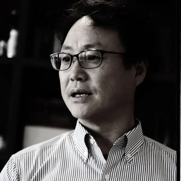 식당 주인으로 추정되는 인물