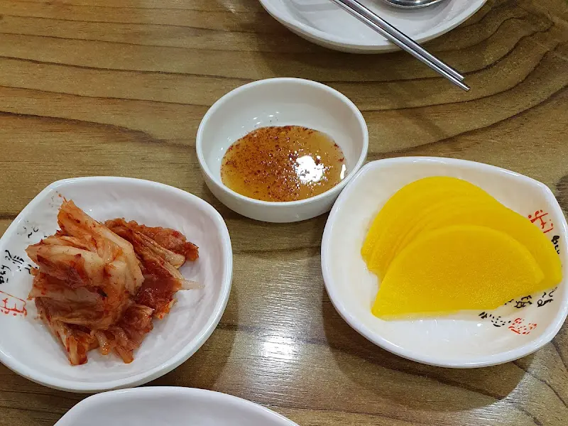 지동 만두 기본 반찬