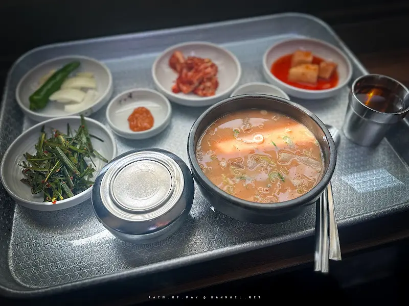 국밥과 함께 나오는 정갈한 밑반찬