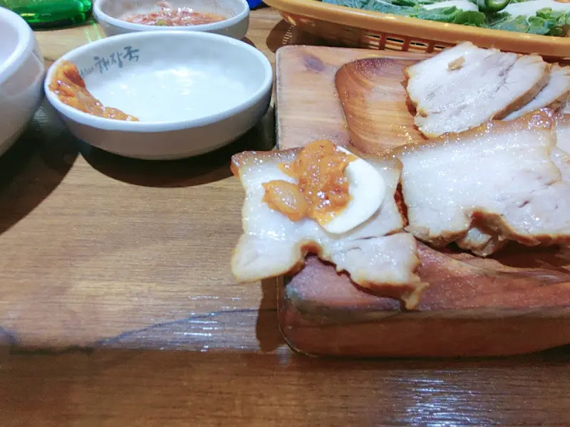 돔베고기와 깍두기의 환상적인 조합