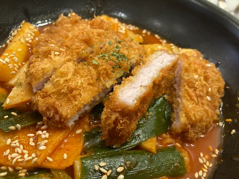 돈가스 떡볶이 근접샷