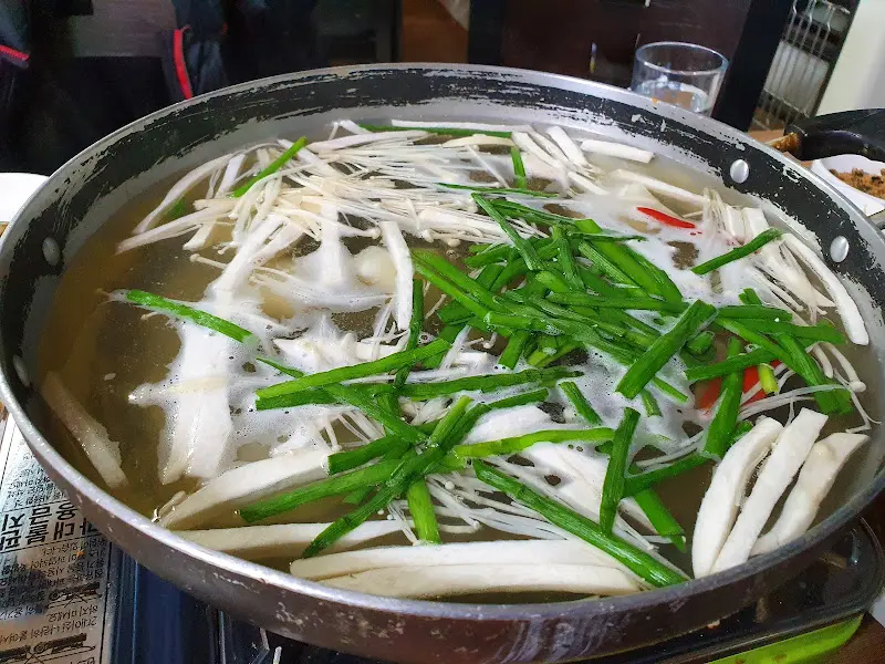 보글보글 끓고 있는 꿩 샤브샤브