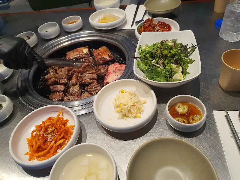 굽기 전 LA갈비와 밑반찬