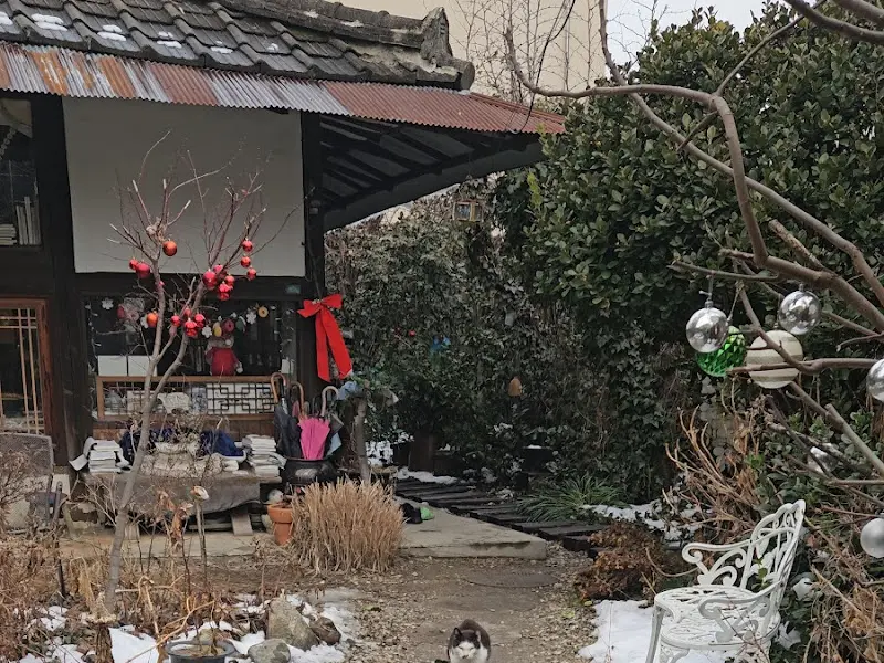 정원이 있는 루치아의 뜰 외부 전경