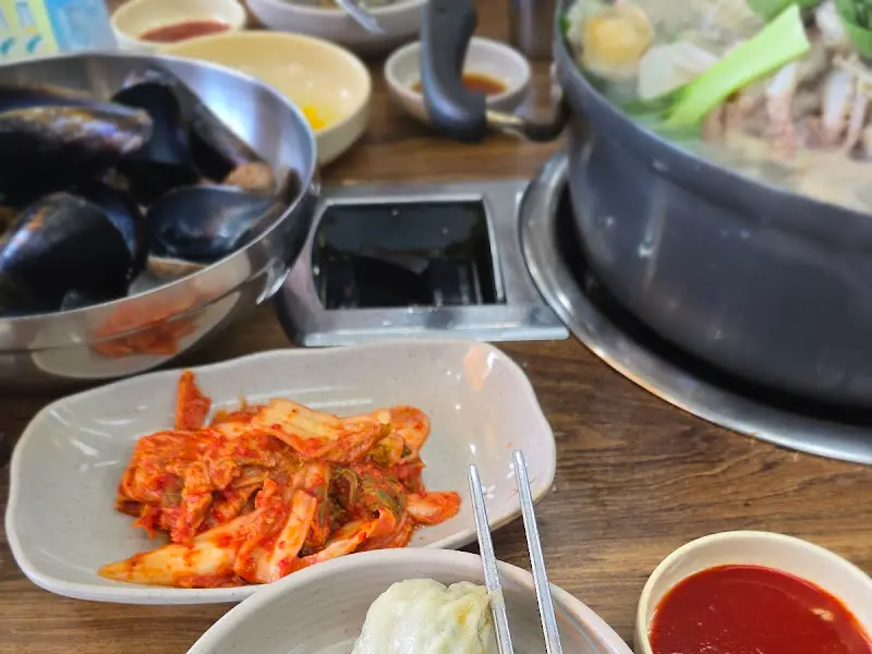 김치, 만두, 해물칼국수