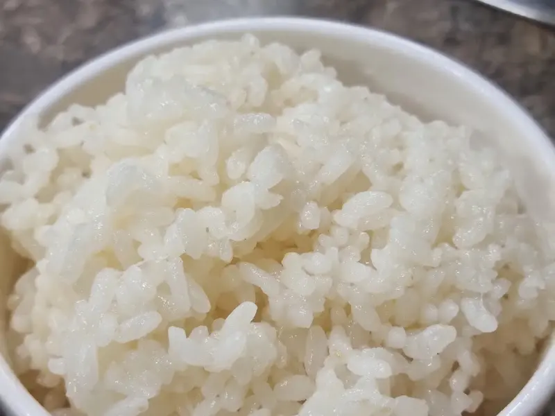 윤기 자르르 흐르는 흰 쌀밥