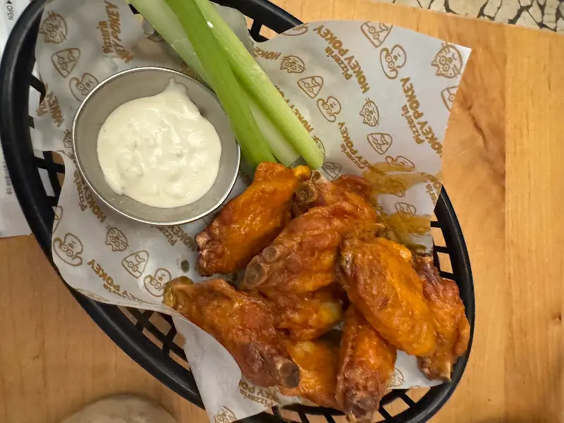 버팔로 윙을 위에서 찍은 항공샷