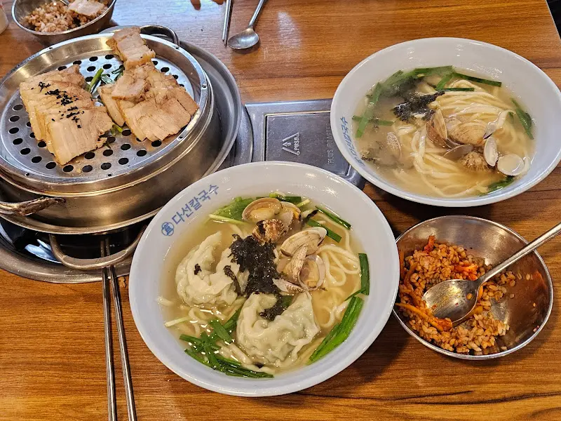 다선칼국수 테이블 세팅