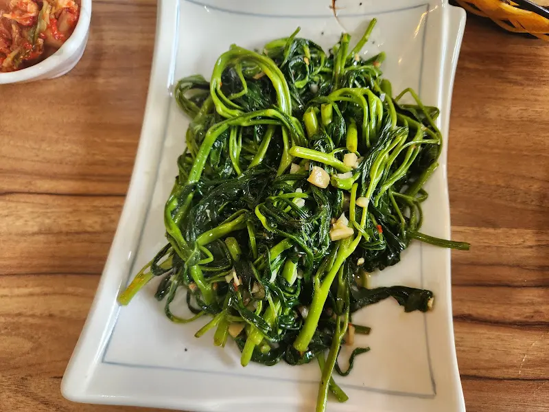 아삭한 식감이 살아있는 모닝글로리 볶음