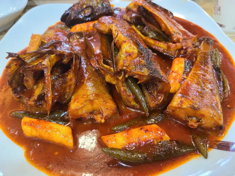 매콤한 양념이 듬뿍 얹어진 코다리찜