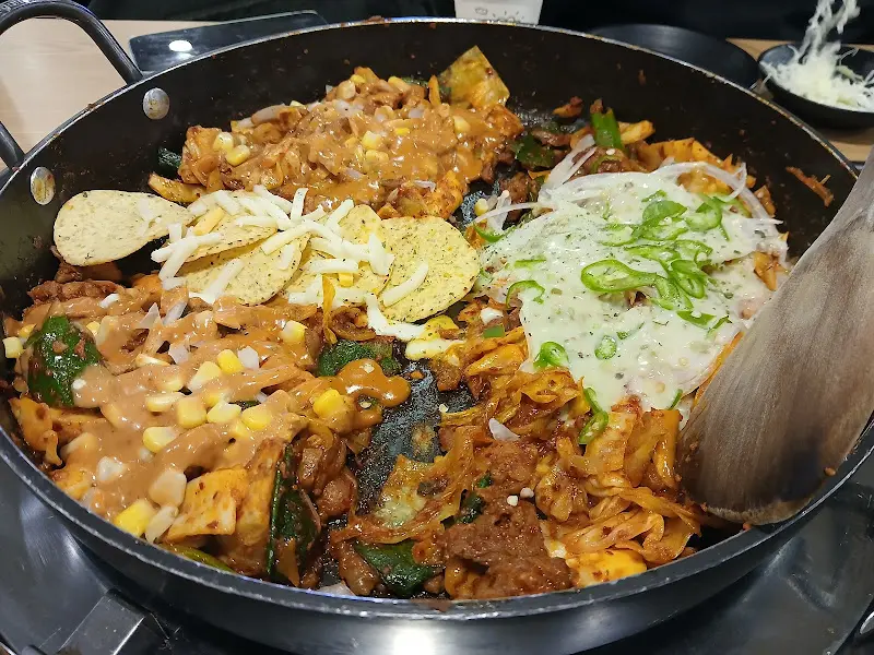 유가네닭갈비 동대문점 다양한 토핑
