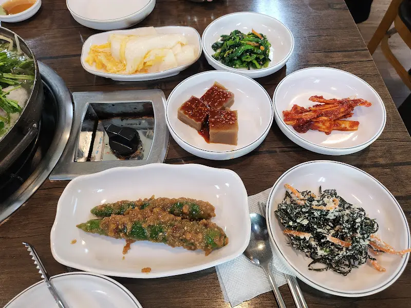 다양한 밑반찬들