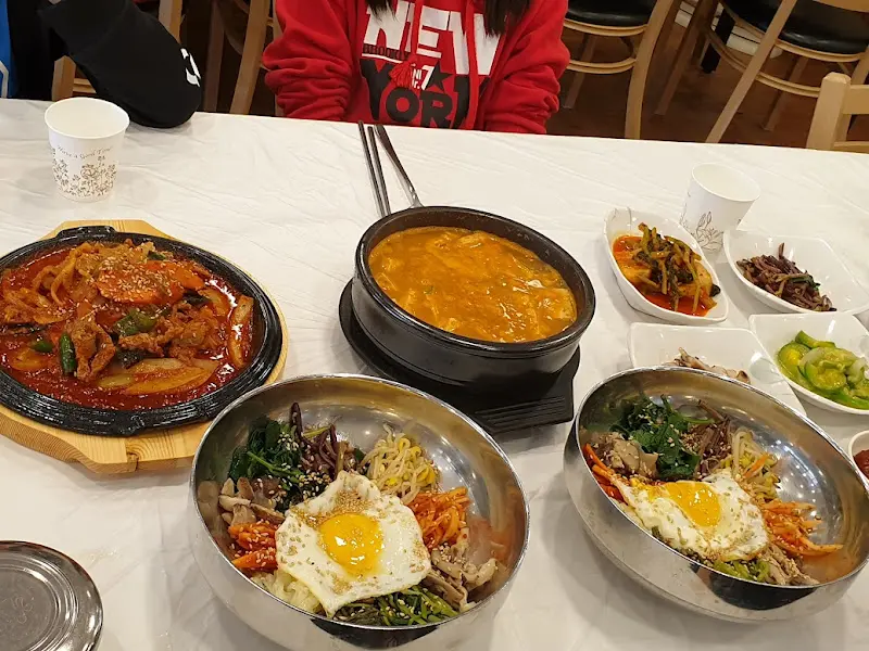 산채비빔밥과 청국장, 제육볶음 한상차림