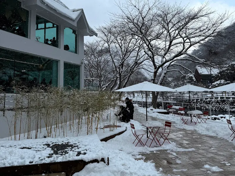 카페 야외 테라스